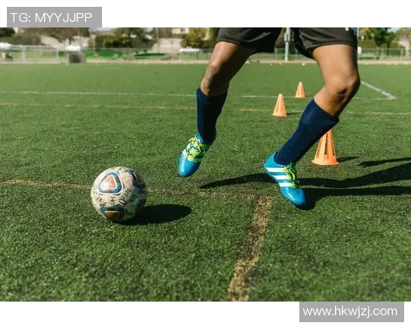 仿蘼兹与罗马的巅峰对决探讨足球战术与文化的碰撞 仿蘼兹与罗马的巅峰对决探讨足球战术与文化的碰撞