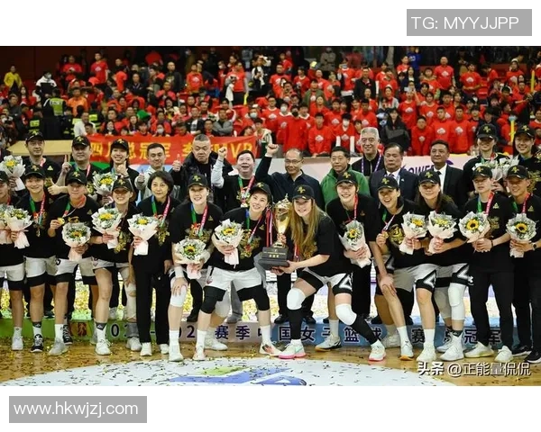 北京女篮与广东女篮激战裁判判罚引发热议赛后分析与球迷反应