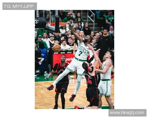 杰伦布朗在NBA赛季中展现卓越领导力与全面技能的崛起之路