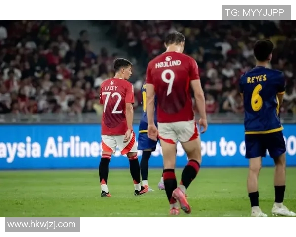 曼联与巴黎激战正酣新比分揭晓引发球迷热议