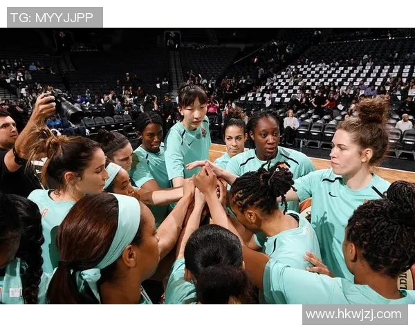 纽约自由人与亚特兰队的激烈对决展现女篮魅力与实力的巅峰较量